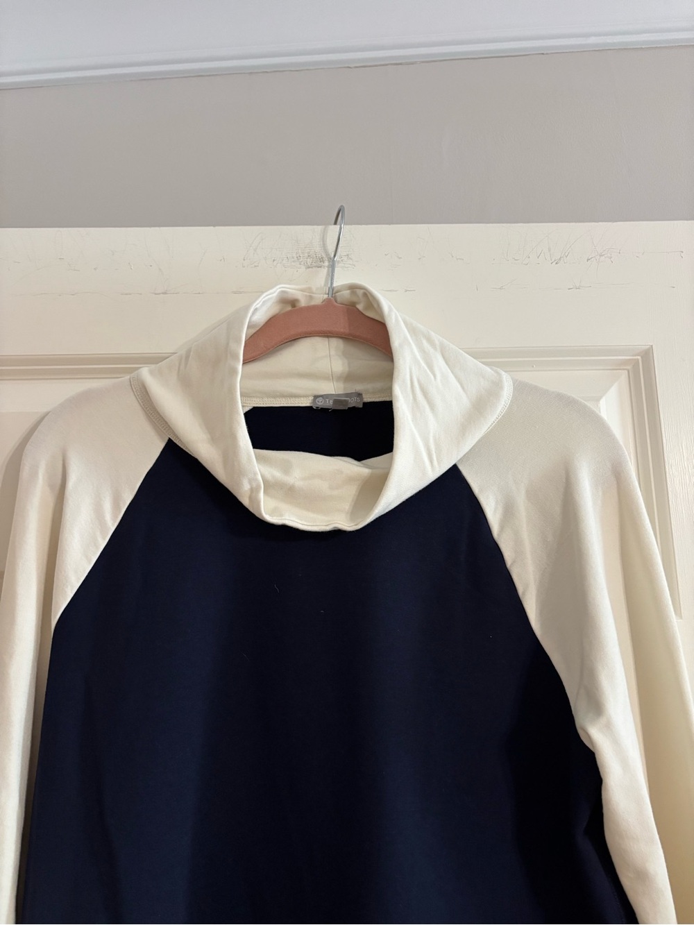 Talbots Navy and Cream Raglan Pullover - Picture 3 of 6
